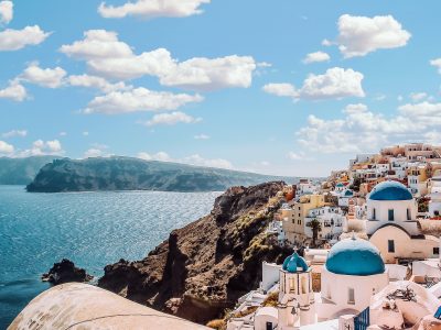 Остров Санторини е едно от най-харесваните места за екскурзия и почивка в Гърция