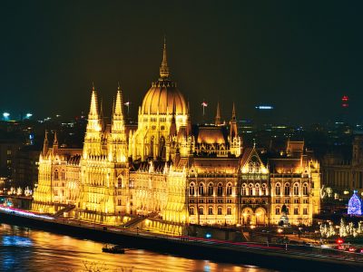 Панорамна снимка на Парламента в Будапеща