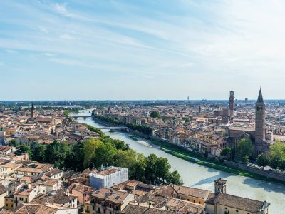 Verona Чудесна панорамна гледка на Верона