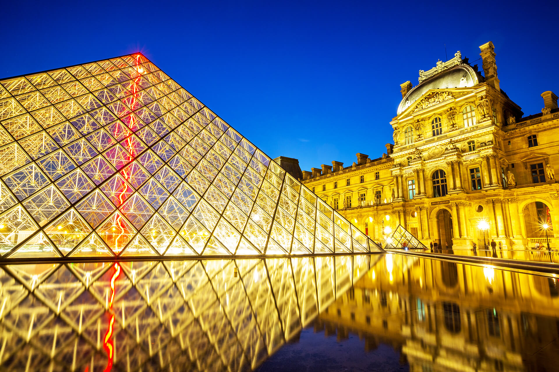 Лувъра - Уикенд екскурзия до Париж